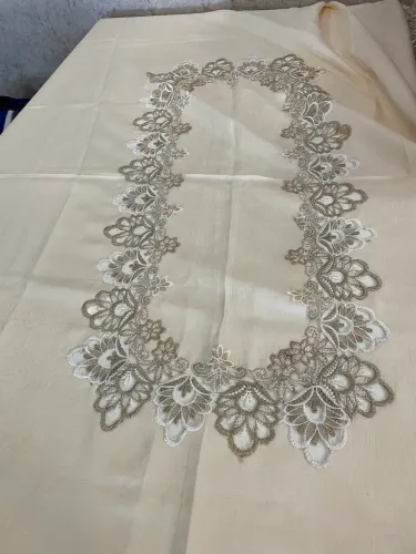 Toalha bordada para mesa