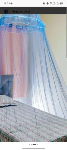 Mosquiteiro azul de teto cama ou berço