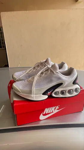 Tenis Nike Dn