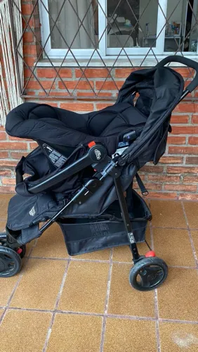 Carrinho de bebê + Bebê conforto Cosco 