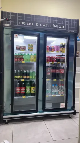 Geladeira expositora de bebidas 