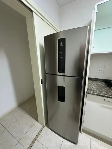 Geladeira Semi Nova Eletrolux 410L Inox Frost Free