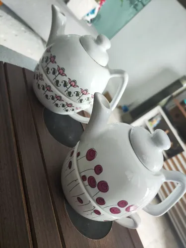 Bules porcelana 80 reais os dois