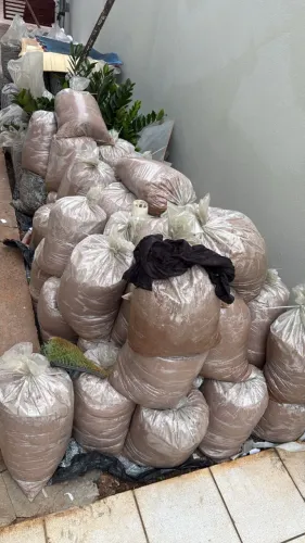 Sacos de areia e de pedra