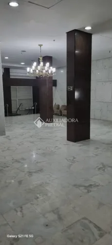 Lindo loft de frente com terraço. Andar alto próximo Santa Casa, UFRGS