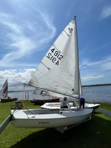 Veleiro Dingue Regata Holos