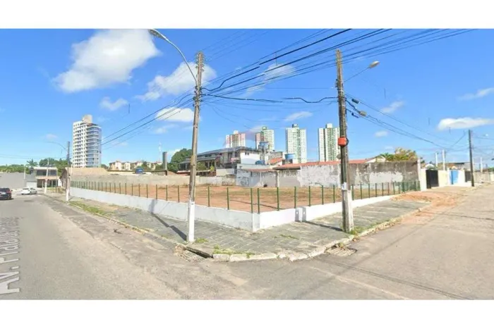 Terreno Comercial em Ponta Negra: Alta Visibilidade na av. Praia de Pirangi com 1.000m²