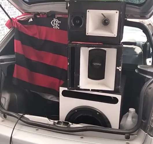Vendo som automotivo 