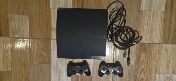 Playstation 3 Slim 320GB+ 30 jogos