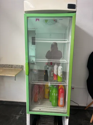 Vende-se Geladeira Expositora semi nova