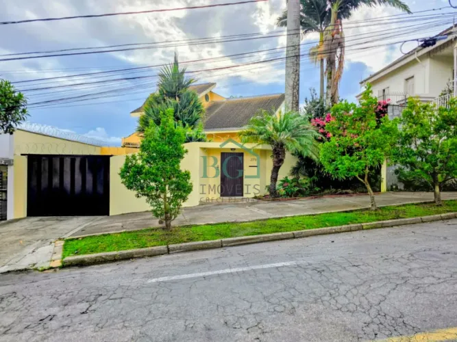 Excelente casa de 550m² á venda no Centro de Poços de Caldas MG.