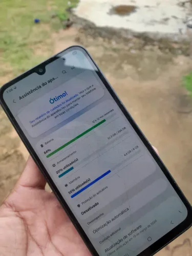 Celular A15 258gb só com uns trincos na tela mais não interfere em nada