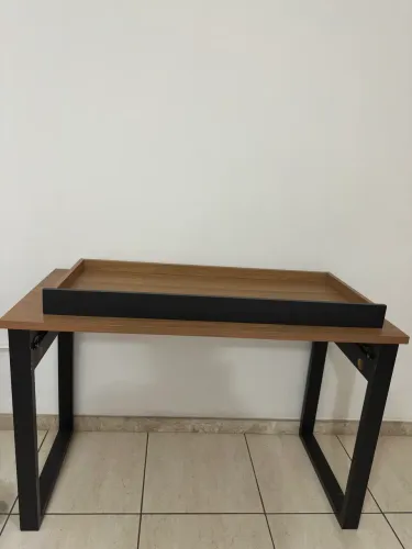 DOAÇÃO - mesa de escritório e prateleira