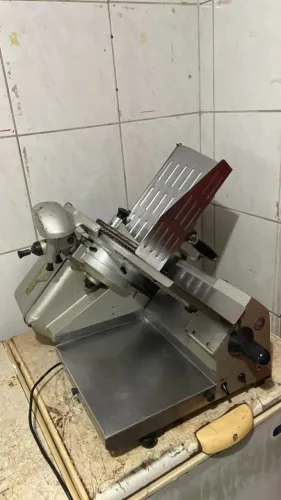 Fatiador De Frios Manual Filizola 101-S 110v Profissional