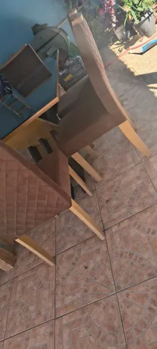 Mesa com 6 cadeiras