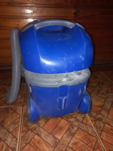 Aspirador de pó com defeito 