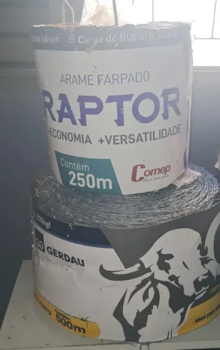 Rolo de arame farpado