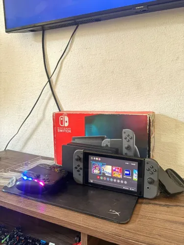 Nintendo Switch V2 Desbloqueado + 2 Joycoins