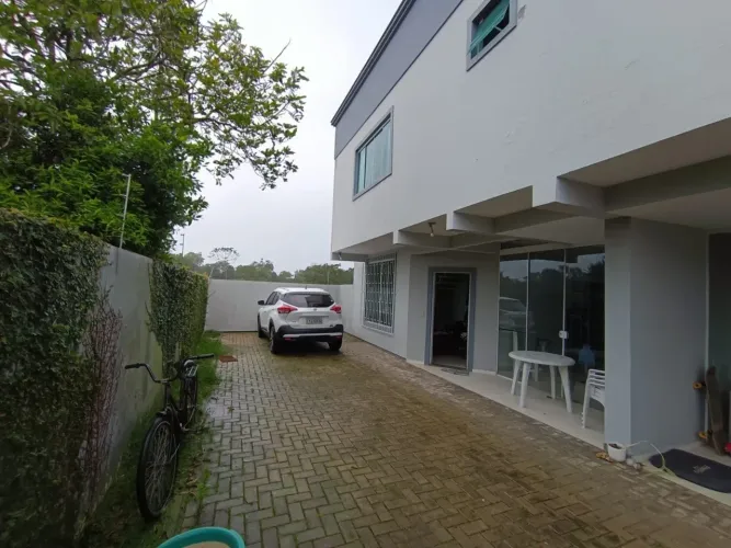 Excelente Casa Financiável 3 dormitórios - Campeche.