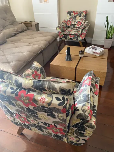 Duas poltronas por 350,00