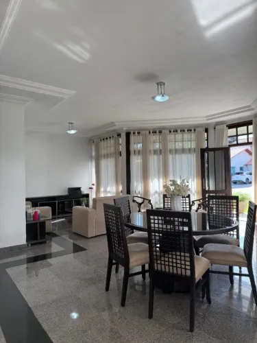Casa no Greenville II | Locação | 300m² | 4 suítes | 4 vagas de garagem