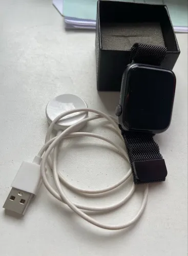 Relógio smartwatch em bom estado, com pouco tempo de uso !