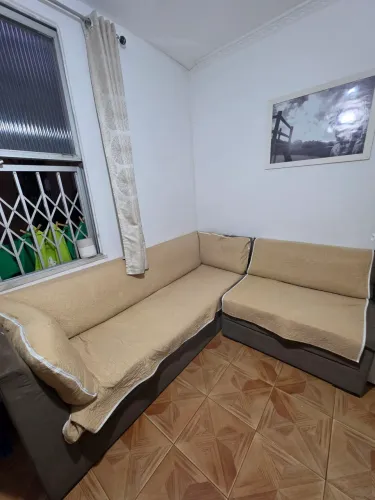 Sofás dois e três lugares usado.