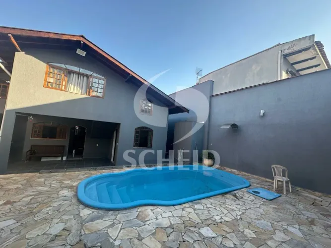 Casa à Venda 340m² - 4 quartos/2 Suítes em Vila Inglesa!
