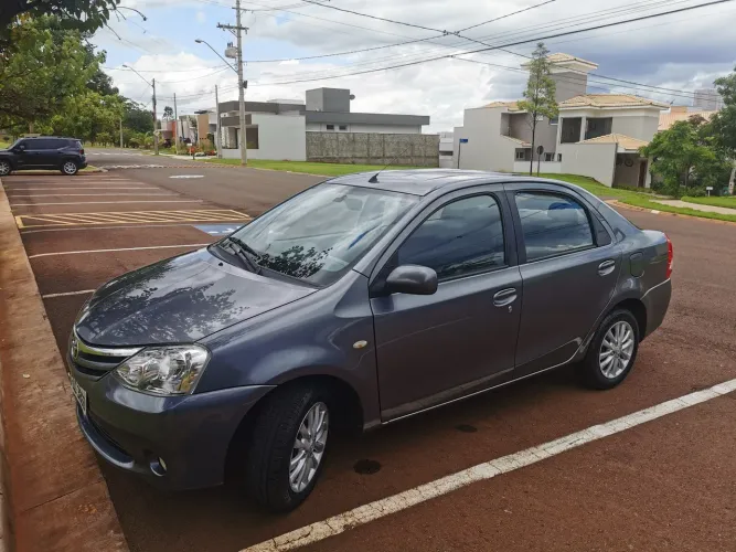 Toyota Etios XLS Sedan 1.5 Flex 16V 4P Mec. 2013