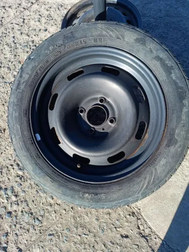 Roda original pegou aro 15 com pneu meia vida 