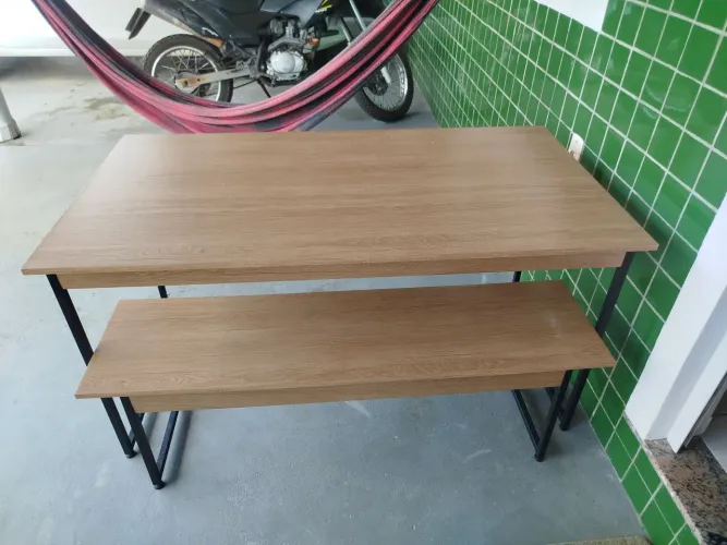 Mesa e banco