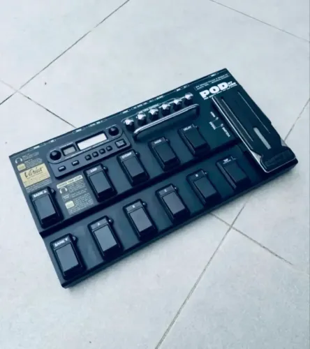 pedaleira LINE 6 POD XT multi efeitos .