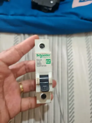 Disjuntor de 40a e 20a por 20$ (Valor dos 2 juntos)