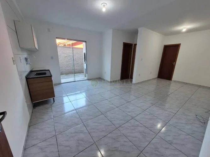 Apartamento com 2 quartos semi mobiliado para Alugar no Campeche, em Florianópolis.