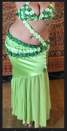 À VENDA: Figurino Verde Esmeralda | Fuxico + Pedrarias ?
