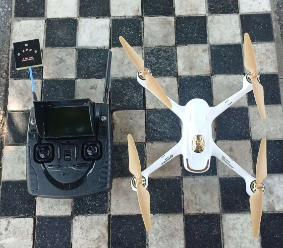 Drone hubsan x4 fpv brushless h501s