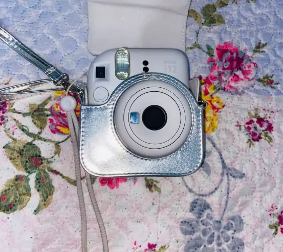 Câmera Instax Mini 12 + 11 filmes