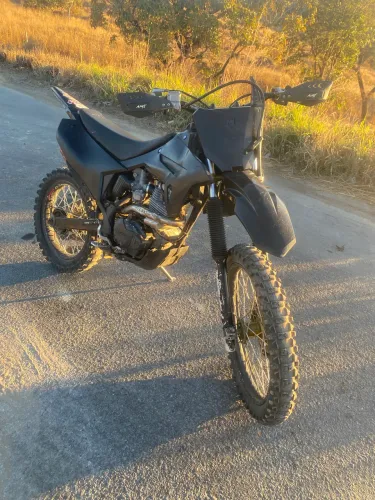 Vende-se Crf 230 2010