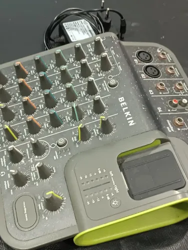 Mesa de som/Interface de áudio BELKIN
