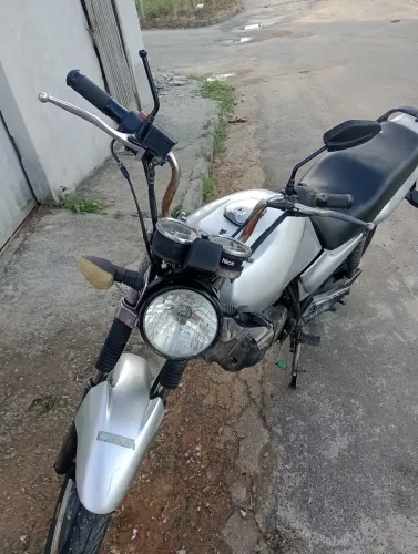 Moto pra sair moto pra roça 