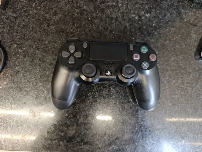 Controle PS4 (usado)