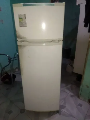 Vende-se geladeira