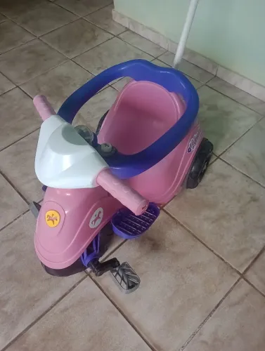 Vendo um carro de passeio para bebê