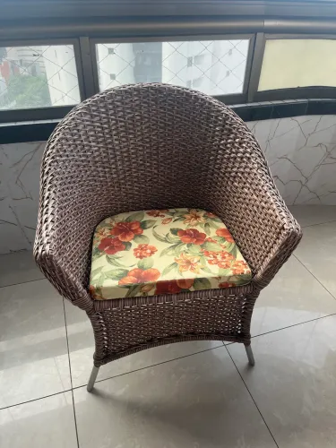 Poltrona de fibra sintética