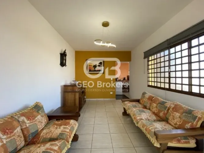 Terreno a Venda com 02 casas no centro de Igaratá - SP - REF 18118