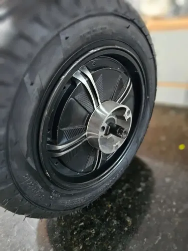RODAS COMPLETA COM MOTOR 1000W E PNEUS NOVOS ARO 10