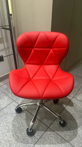 Cadeira giratória regulável