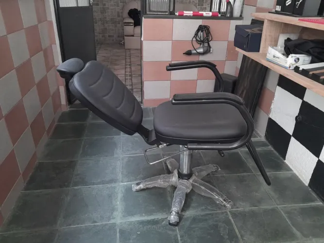 Vendo tudo para montar uma barbearia. Valor 2.500
