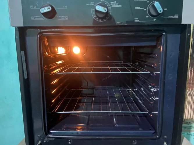 Forno elétrico de embutir Cônsul 87L prata/preto