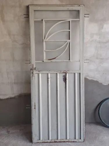 Vende-se porta usada com vidro